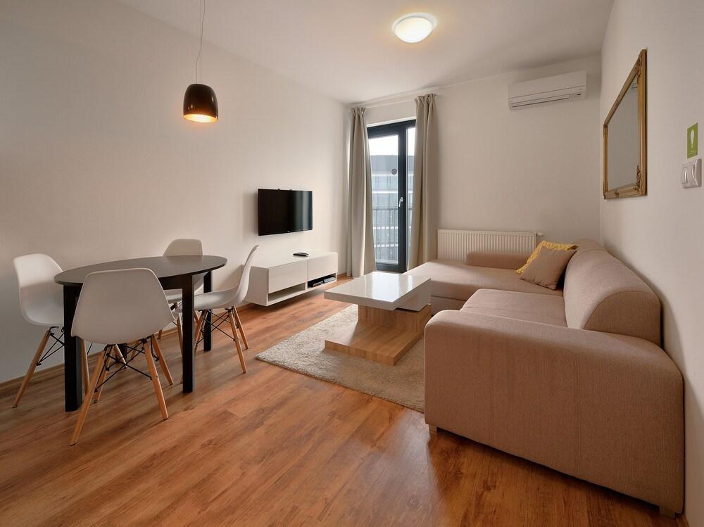Charming & Cozy Ambiente Apartments ブラチスラヴァ エクステリア 写真